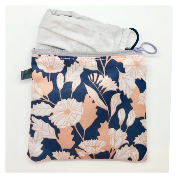 Gray Pink Flamingo Reusable Face Mask Carry Pouch - Picture 5 of 5